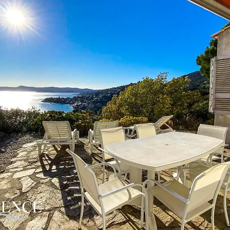 Villa Villa Vue Mer 4 Pieces Et Jardin Le Lavandou